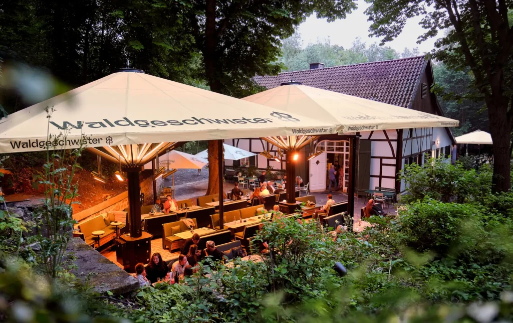 Gasthaus Terasse unter Kastanienbäumen